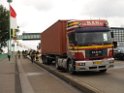 VU Transporter Lkw Zoobruecke Rich Koeln    P12